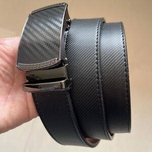 Sleek Black Carbon Fiber Belt